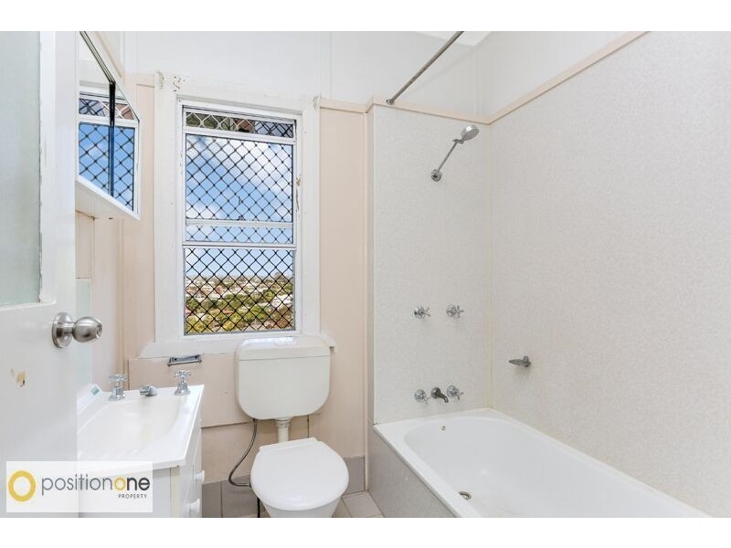 12 Quirinal Crescent, Norman Park QLD 4170