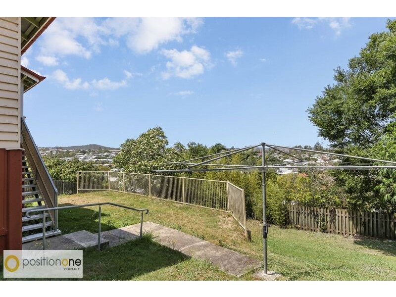 12 Quirinal Crescent, Norman Park QLD 4170