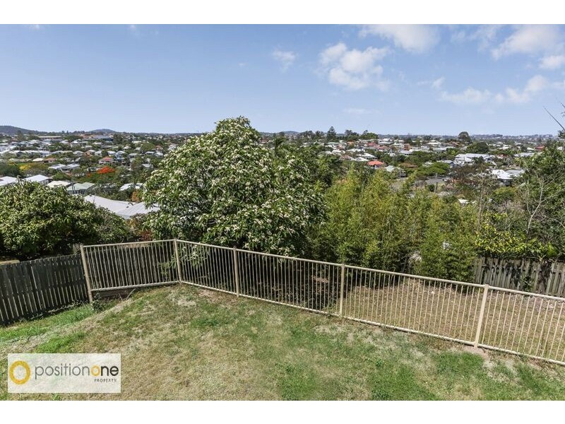 12 Quirinal Crescent, Norman Park QLD 4170