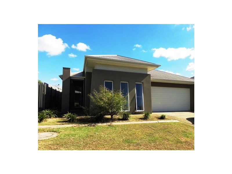 15 Satinay Parade, North Lakes QLD 4509