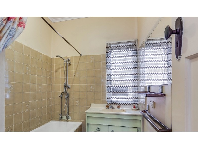 85 Cedar Street, Greenslopes QLD 4120