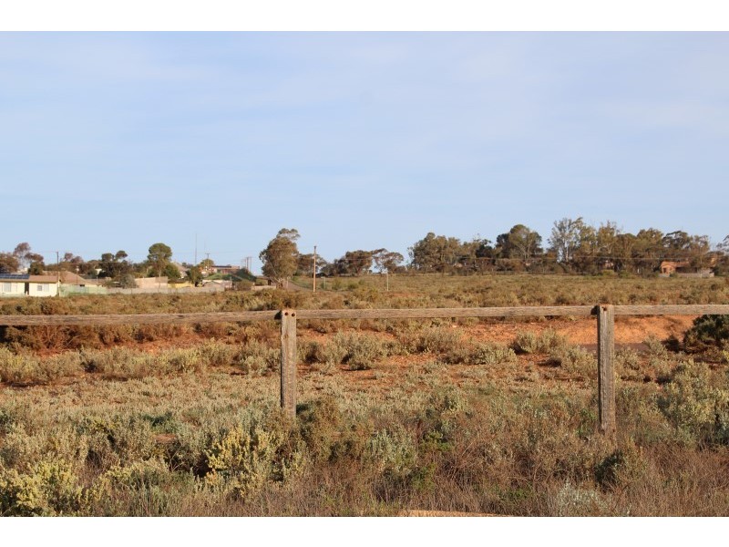 . Land, Iron Knob SA 5601