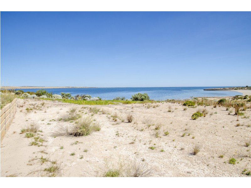 25 Flinders Drive, Streaky Bay SA 5680