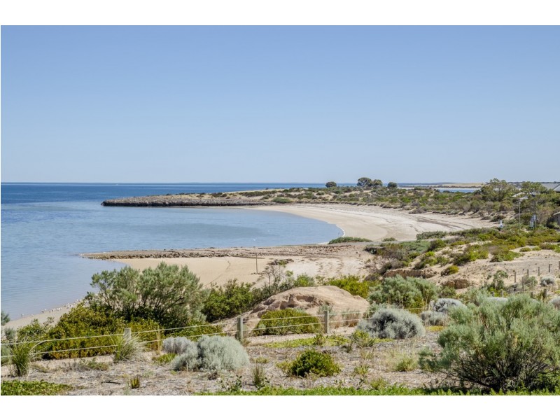 25 Flinders Drive, Streaky Bay SA 5680