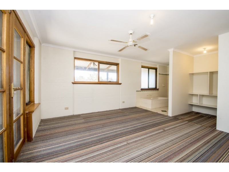 349 The Grub Road, Perlubie, Streaky Bay SA 5680