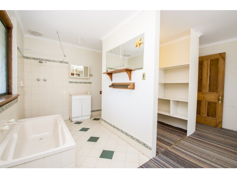 349 The Grub Road, Perlubie, Streaky Bay SA 5680