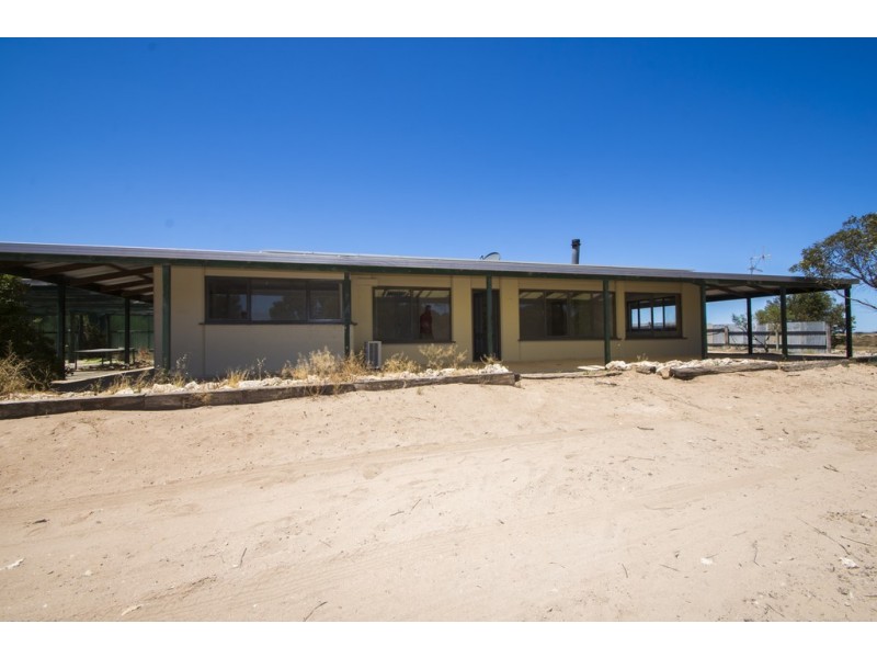 349 The Grub Road, Perlubie, Streaky Bay SA 5680