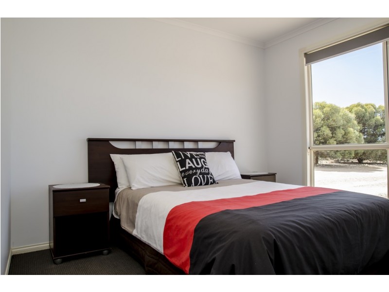2 Kennedy Road, Streaky Bay SA 5680