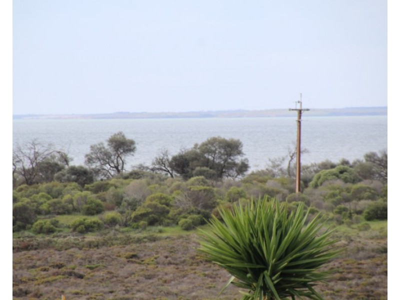 8 Herbert Edwards Drive, Streaky Bay SA 5680