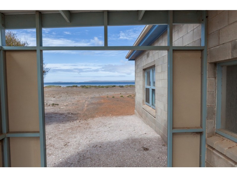 23135 Flinders Highway, Port Kenny SA 5671