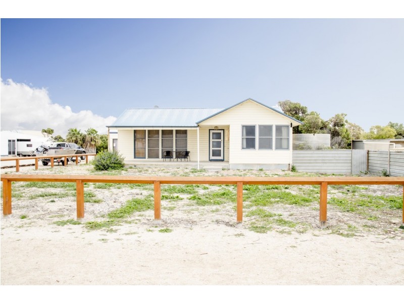 14 The Esplanade, Fowlers Bay SA 5690