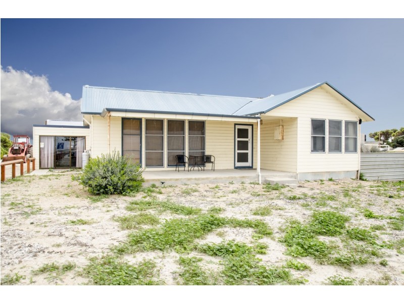 14 The Esplanade, Fowlers Bay SA 5690
