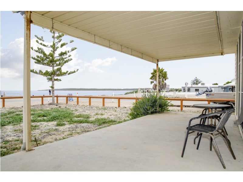 14 The Esplanade, Fowlers Bay SA 5690