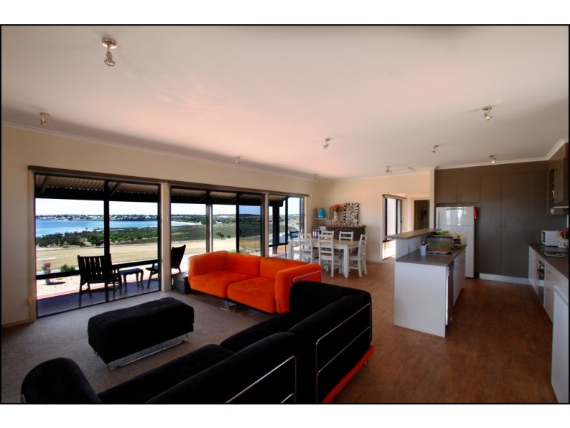 9 Loveshack Route, Streaky Bay SA 5680