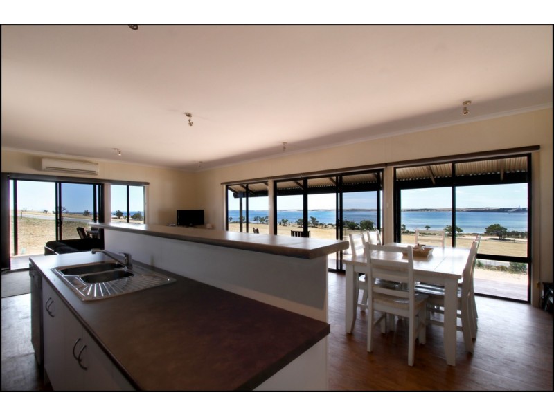 9 Loveshack Route, Streaky Bay SA 5680