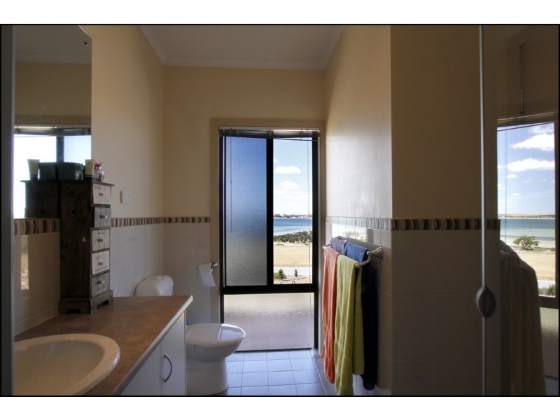 9 Loveshack Route, Streaky Bay SA 5680