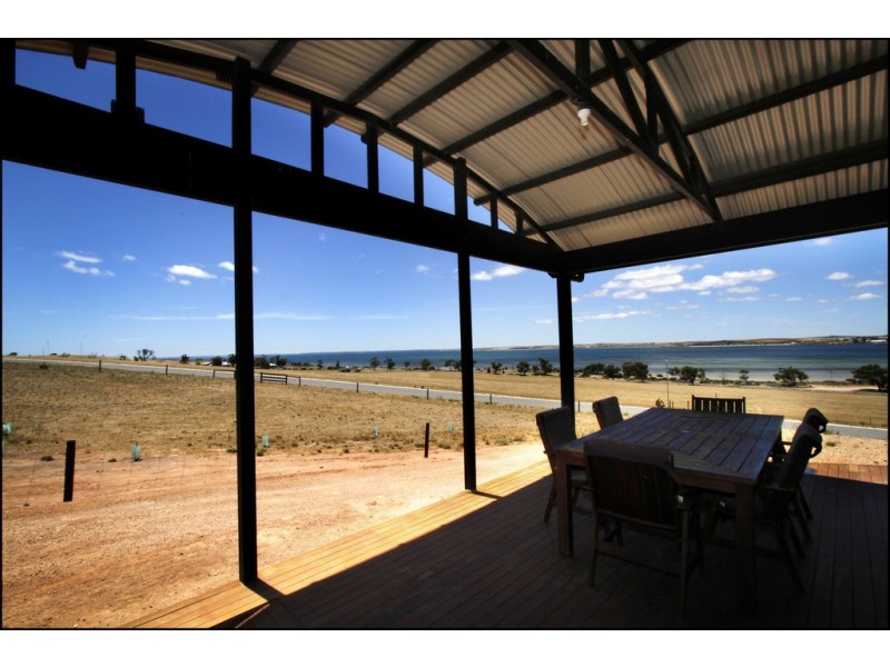 9 Loveshack Route, Streaky Bay SA 5680