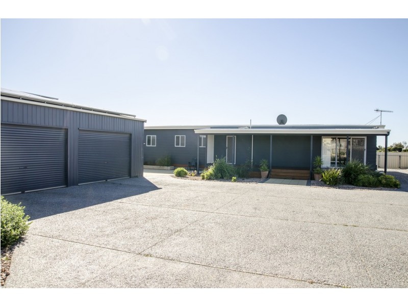 1 Johnson Street, Streaky Bay SA 5680