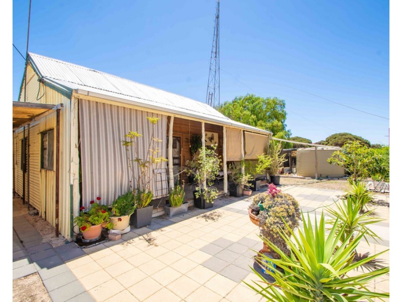 8 Main Street, Haslam SA 5680
