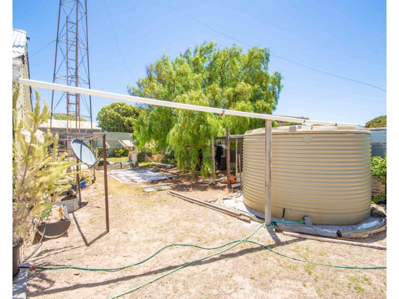 8 Main Street, Haslam SA 5680