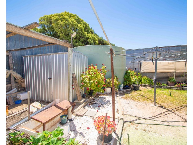 8 Main Street, Haslam SA 5680