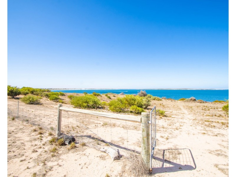 6 Seaview Road, Perlubie SA 5680