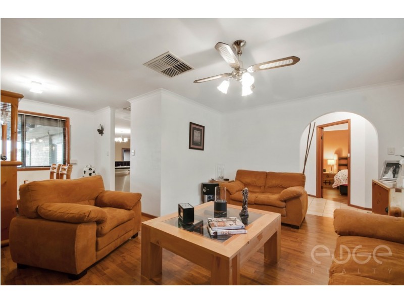 9 Jenolan Crescent, Hillbank SA 5112