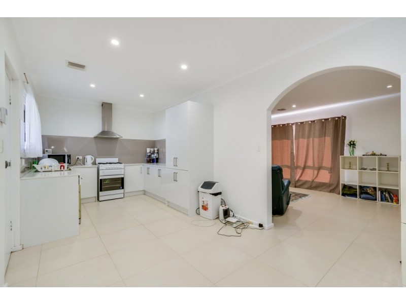 9 President Avenue, Andrews Farm SA 5114