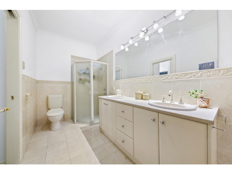 8 Hillstowe Court, Greenwith SA 5125