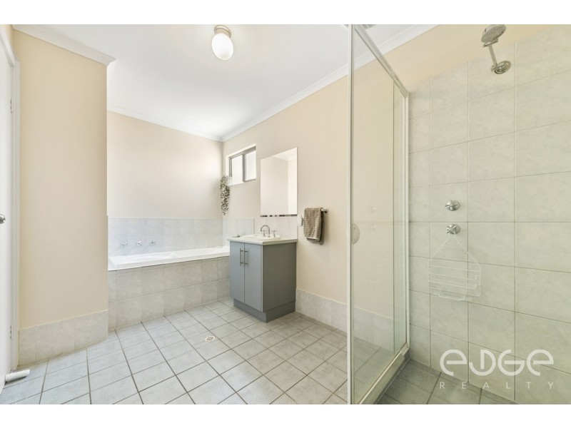 5 Hamra Drive, Smithfield SA 5114