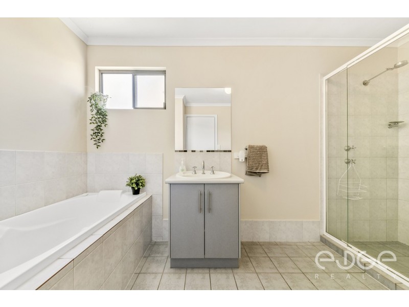 5 Hamra Drive, Smithfield SA 5114