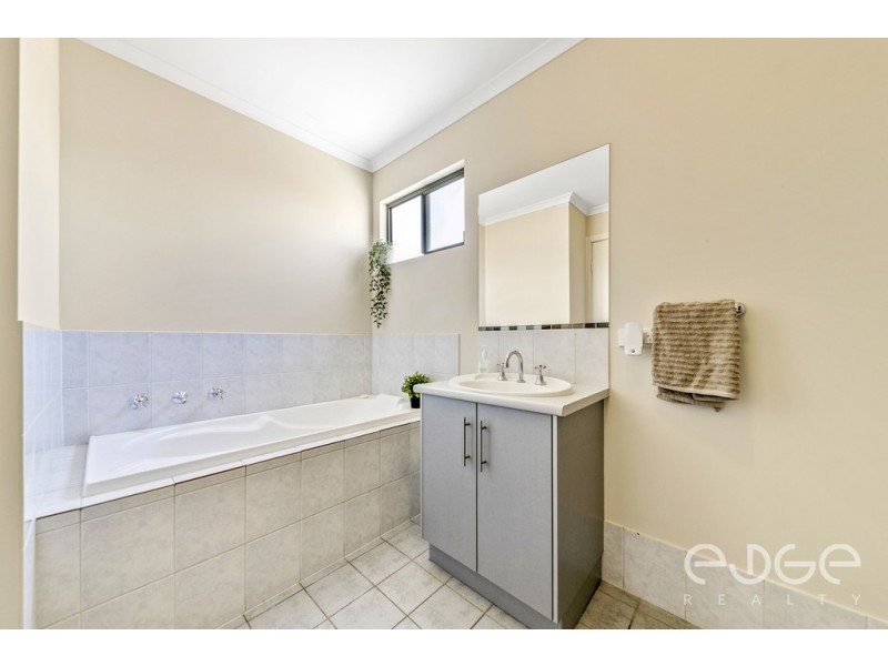 5 Hamra Drive, Smithfield SA 5114