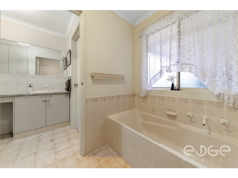 33 General Drive, Paralowie SA 5108