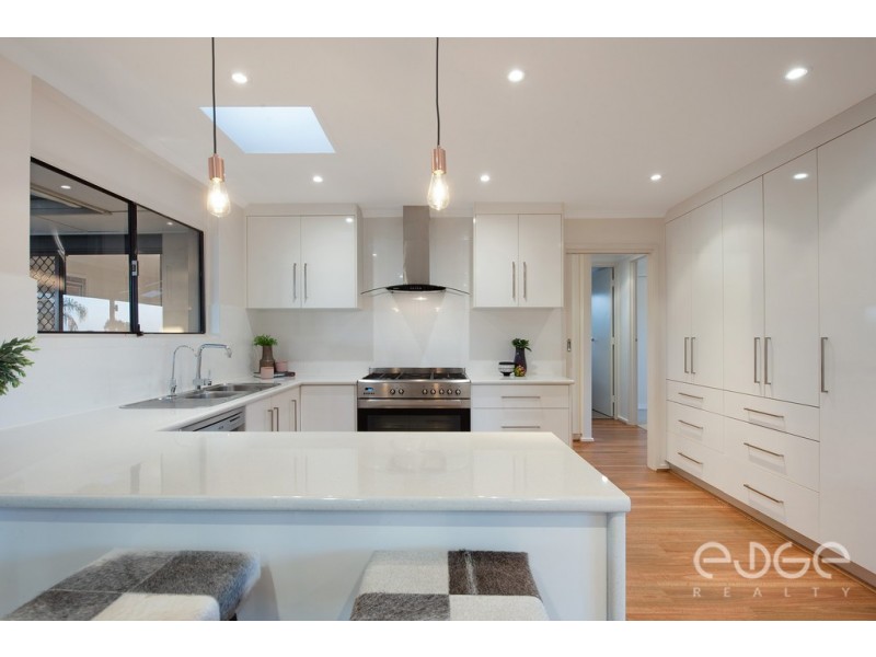 8 Mckenzie Crescent, Gulfview Heights SA 5096