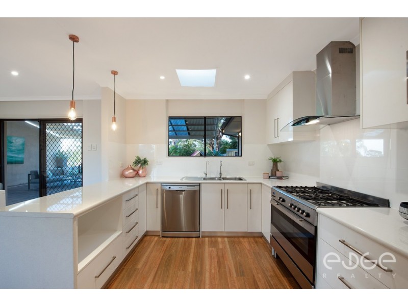 8 Mckenzie Crescent, Gulfview Heights SA 5096