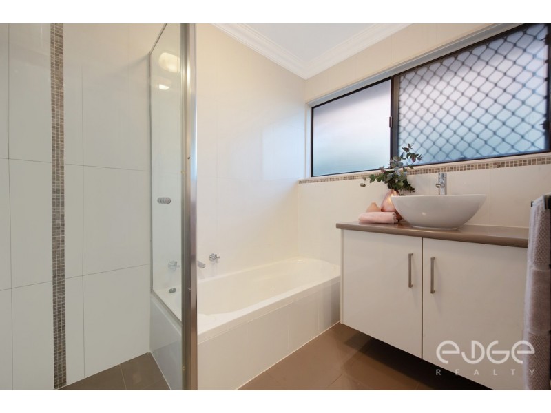 8 Mckenzie Crescent, Gulfview Heights SA 5096