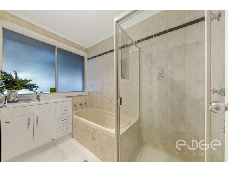 32 Francis Crescent, Salisbury Heights SA 5109