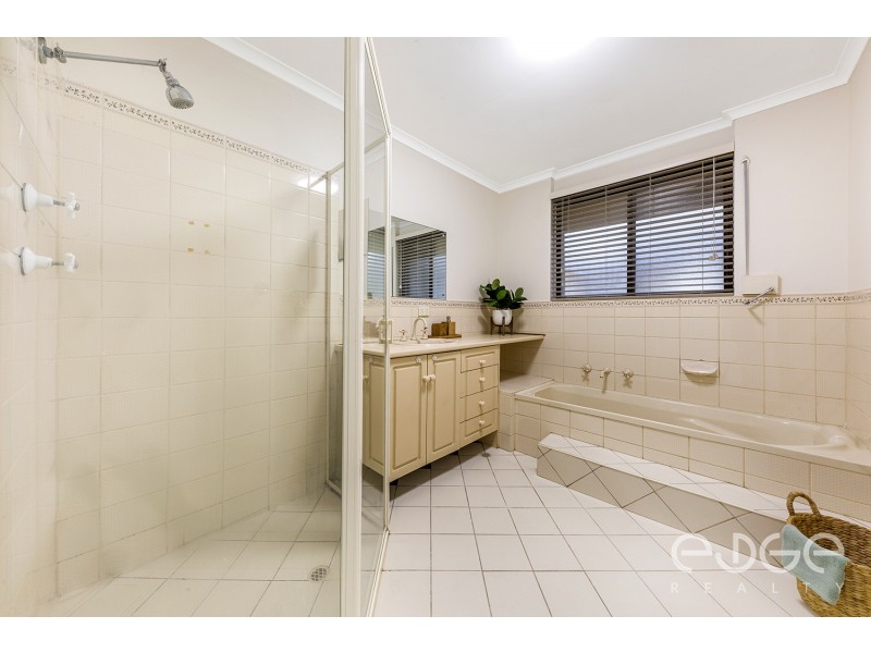 2 Granada Avenue, Gulfview Heights SA 5096