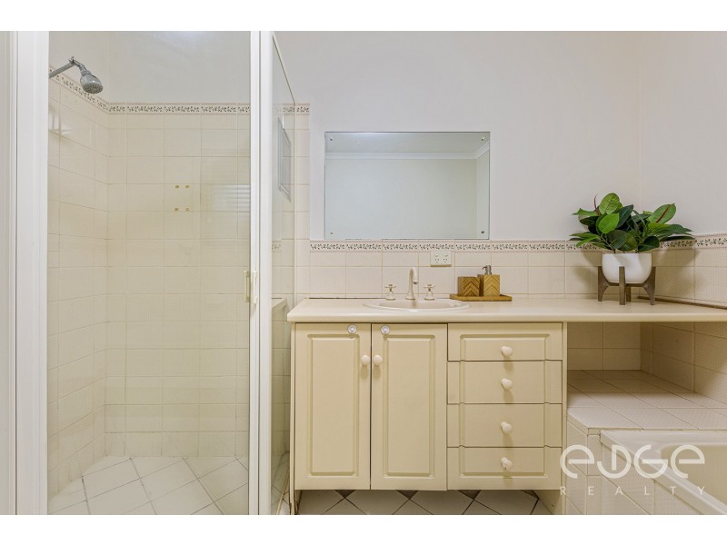 2 Granada Avenue, Gulfview Heights SA 5096