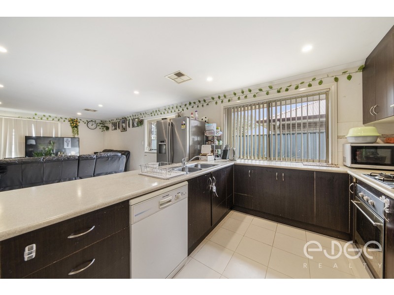 16 Orange Parade, Munno Para West SA 5115