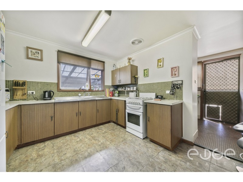 33 Cardnell Crescent, Elizabeth East SA 5112