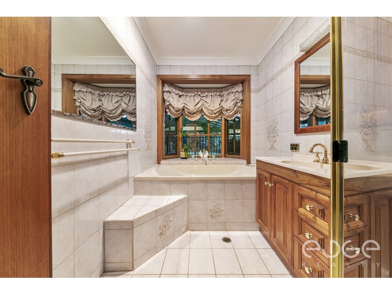 10 Dorian Street, Para Vista SA 5093