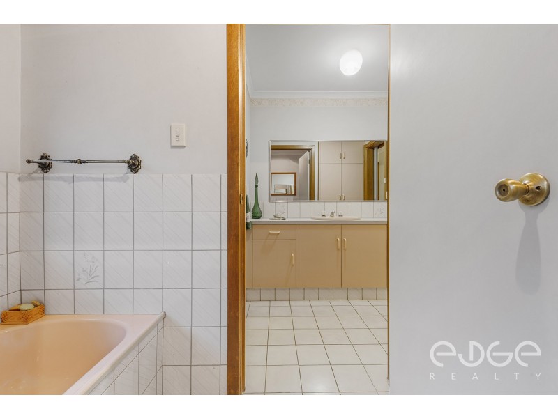 20 Coachhouse Drive, Gulfview Heights SA 5096