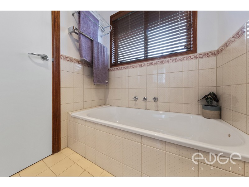 2 Tulipwood Court, Greenwith SA 5125