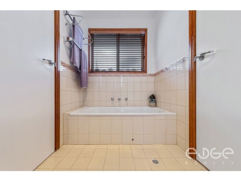 2 Tulipwood Court, Greenwith SA 5125