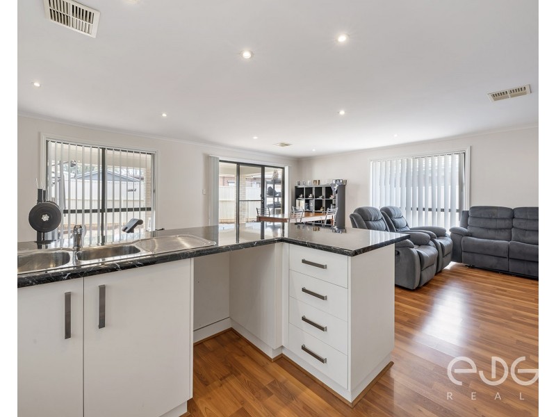 2 Hibiscus Street, Elizabeth Vale SA 5112