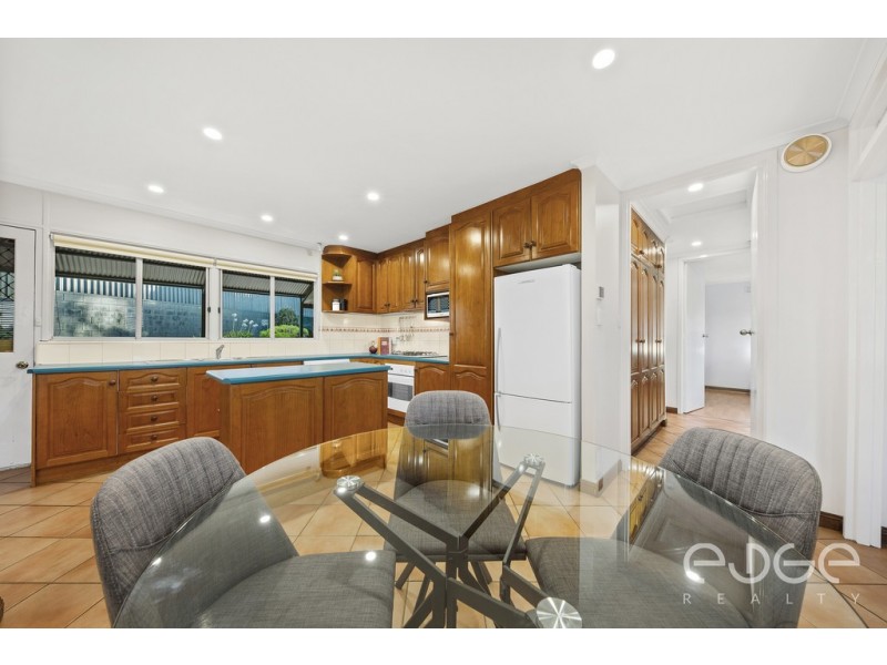 1 McKenzie Crescent, Gulfview Heights SA 5096