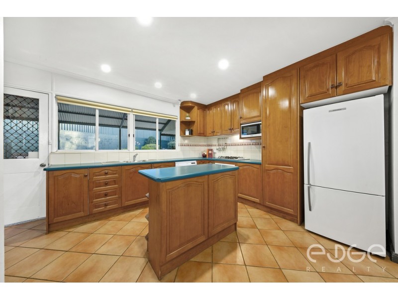 1 McKenzie Crescent, Gulfview Heights SA 5096