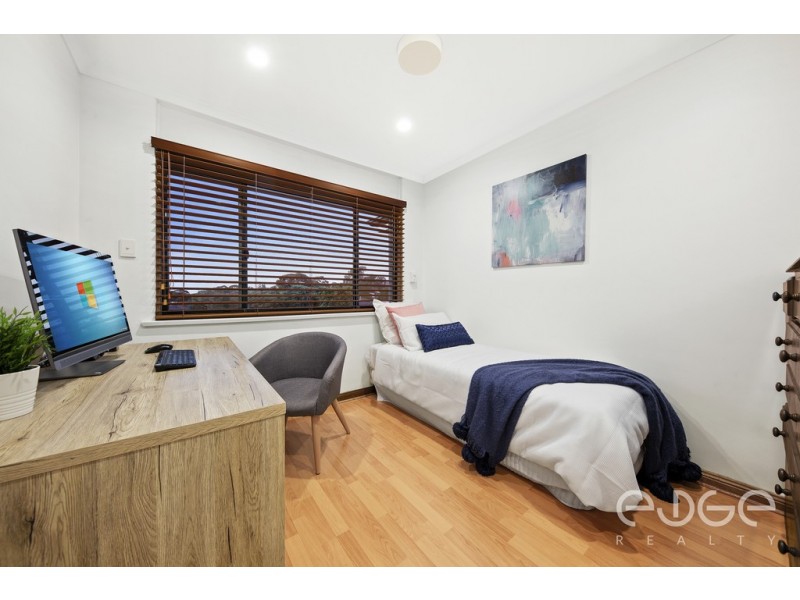 1 McKenzie Crescent, Gulfview Heights SA 5096