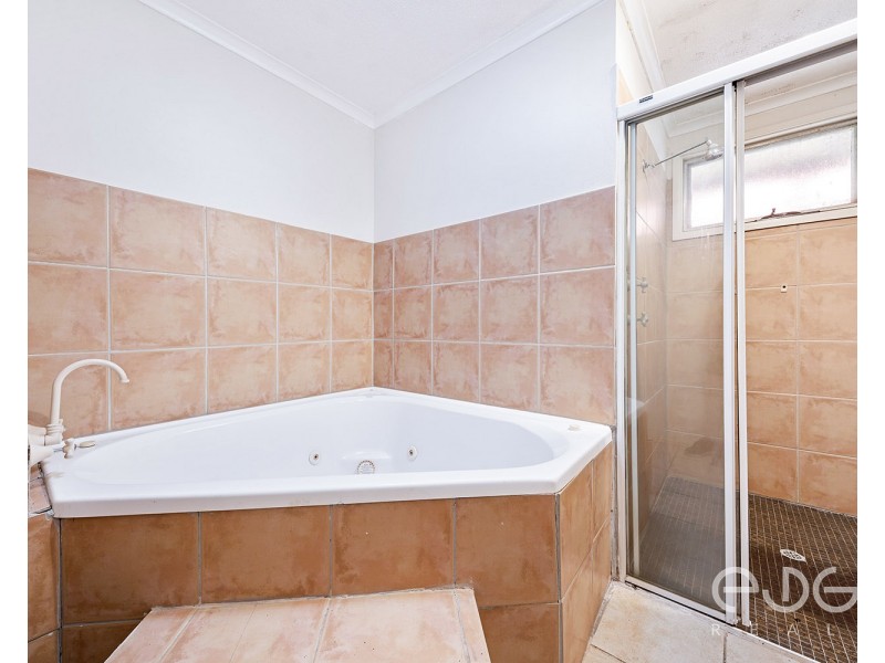 4 Carrama Crescent, Munno Para SA 5115